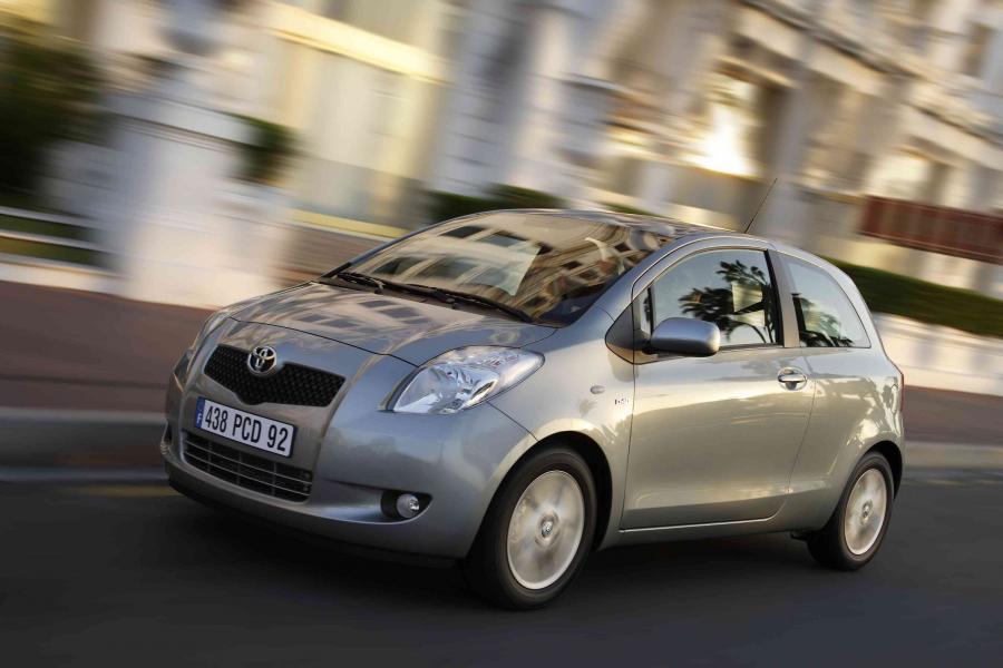  Toyota Yaris 2005 года  (фото 2 из 165)